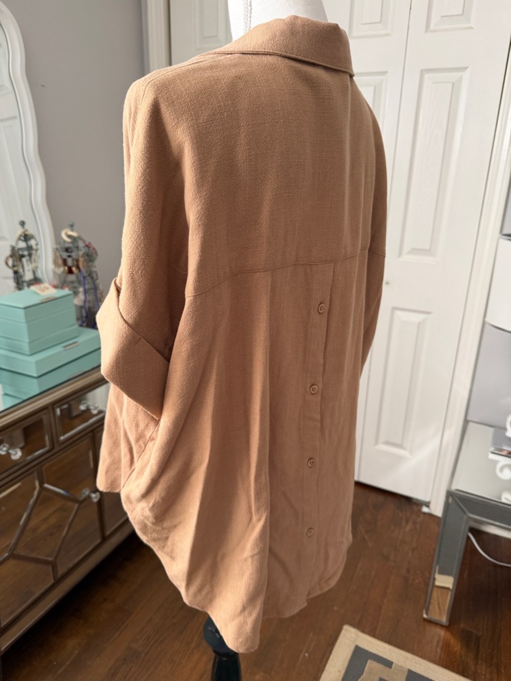Mod Ref "The Aaron Top" Minimalist Simplicity Roll-Sleeve in Camel Small NWT